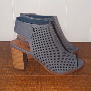 ❤️5/$25  City Classified Fishnet Style Heels